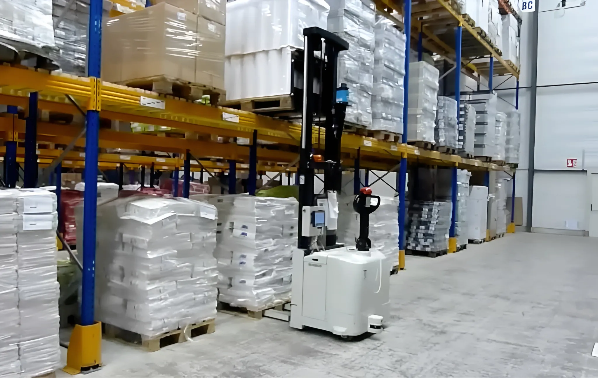 Compact AGV stacker that handles high-level handling on a storage floor.